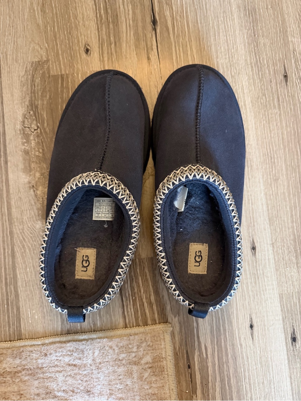 UGG NAVY SLIPPER